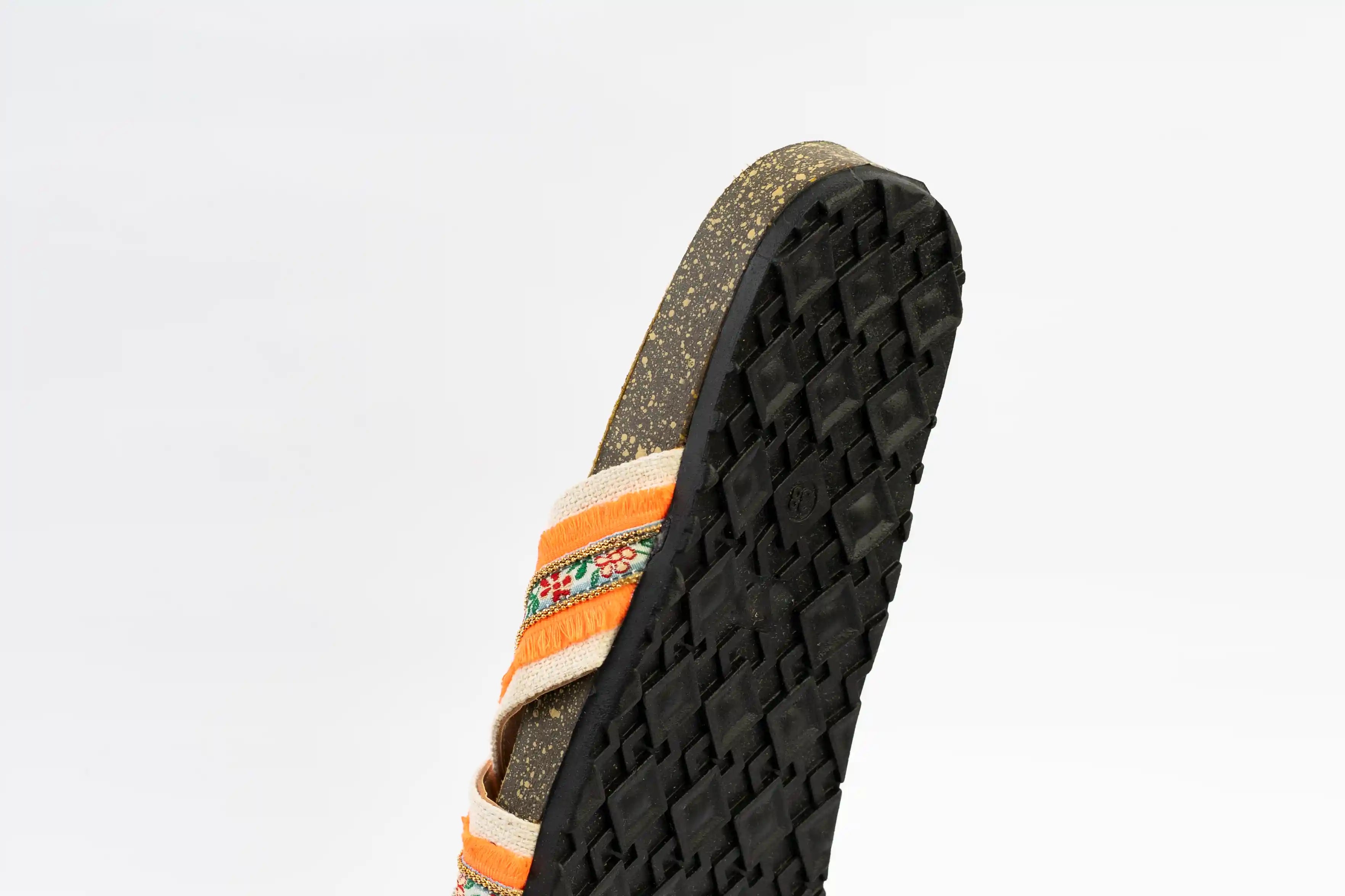 Slipper-Apricot Garden